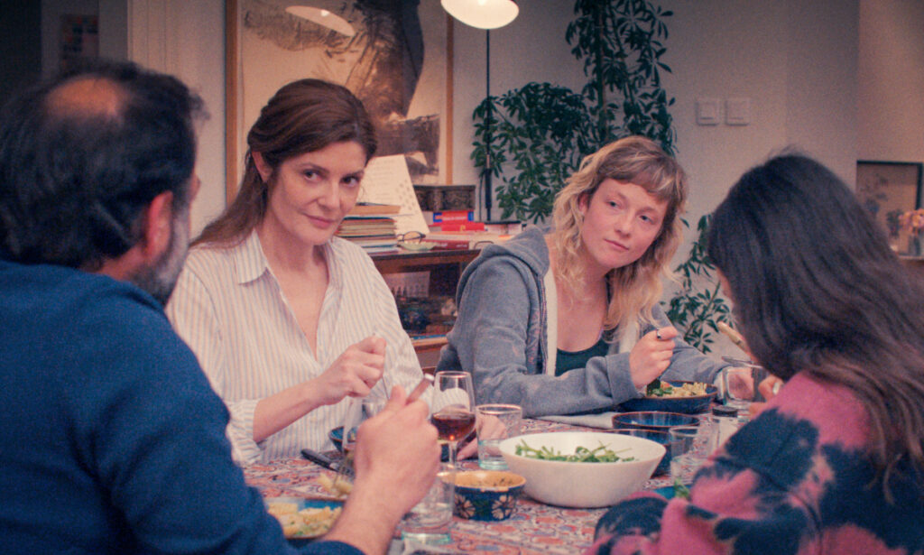 Chiara Mastroianni et Josefa Heinsius dans le film "Langue étrangère" de Claire Burger © Les Films de Pierre